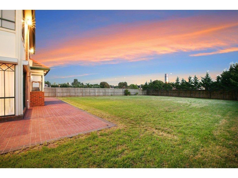 5 Drysdale Avenue, Taylors Lakes VIC 3038