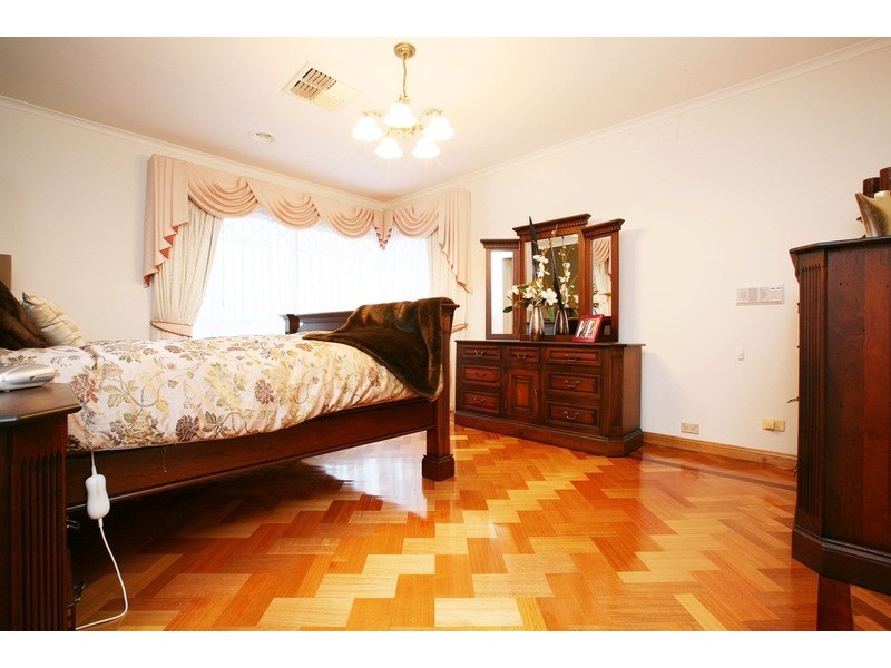 5 Drysdale Avenue, Taylors Lakes VIC 3038