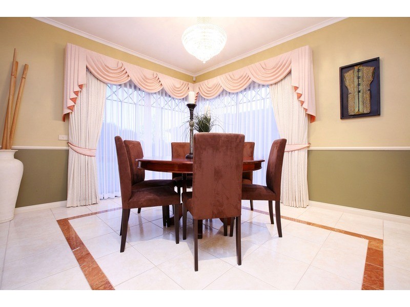 5 Drysdale Avenue, Taylors Lakes VIC 3038