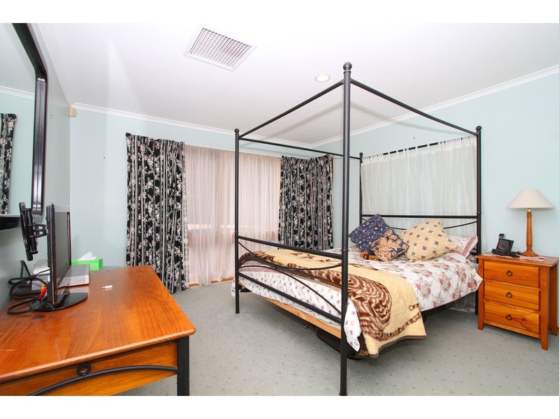 14 Messina Crescent, Taylors Lakes VIC 3038