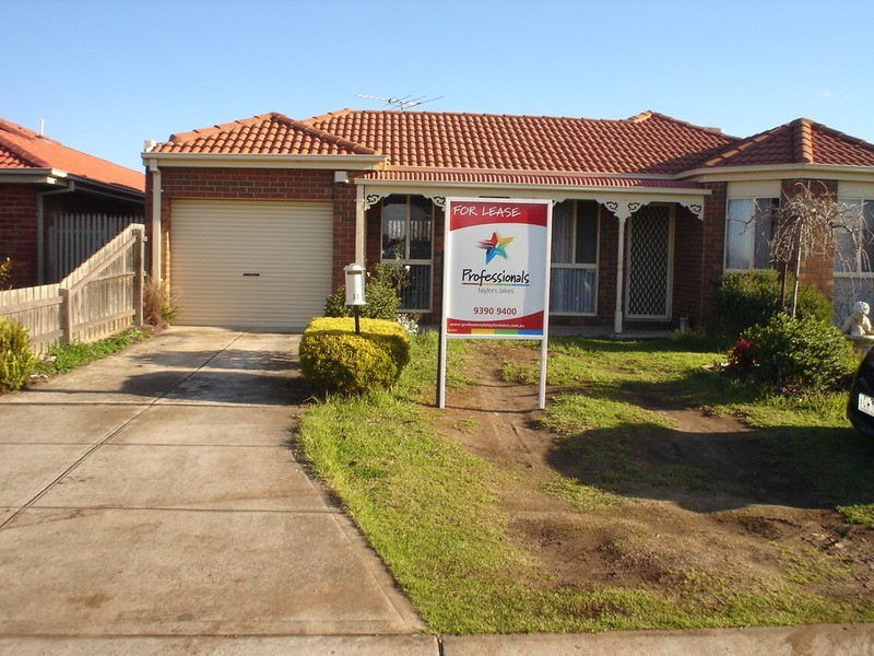 11 Sainsbury Avenue, Hillside VIC 3037