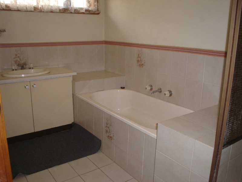 56 Chichester Drive, Taylors Lakes VIC 3038