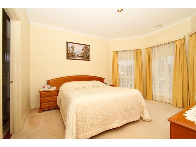 21 Bungarim Wynd, Sydenham VIC 3037