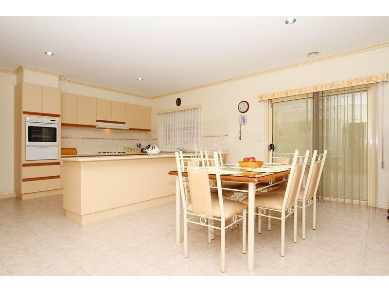 21 Bungarim Wynd, Sydenham VIC 3037