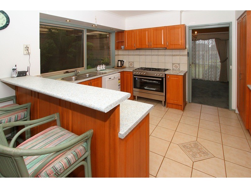 13 Laguna Close, Taylors Lakes VIC 3038