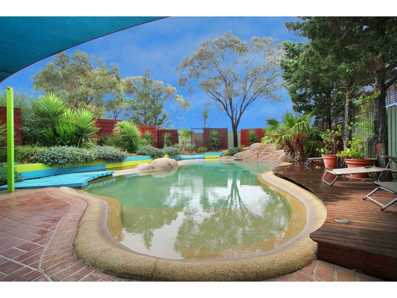 13 Laguna Close, Taylors Lakes VIC 3038