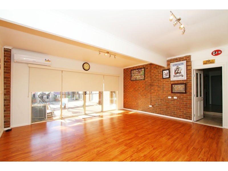 13 Laguna Close, Taylors Lakes VIC 3038