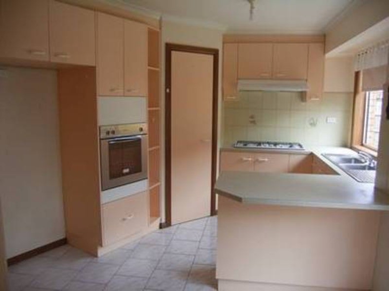 1/17 Yeates Drive, Delahey VIC 3037