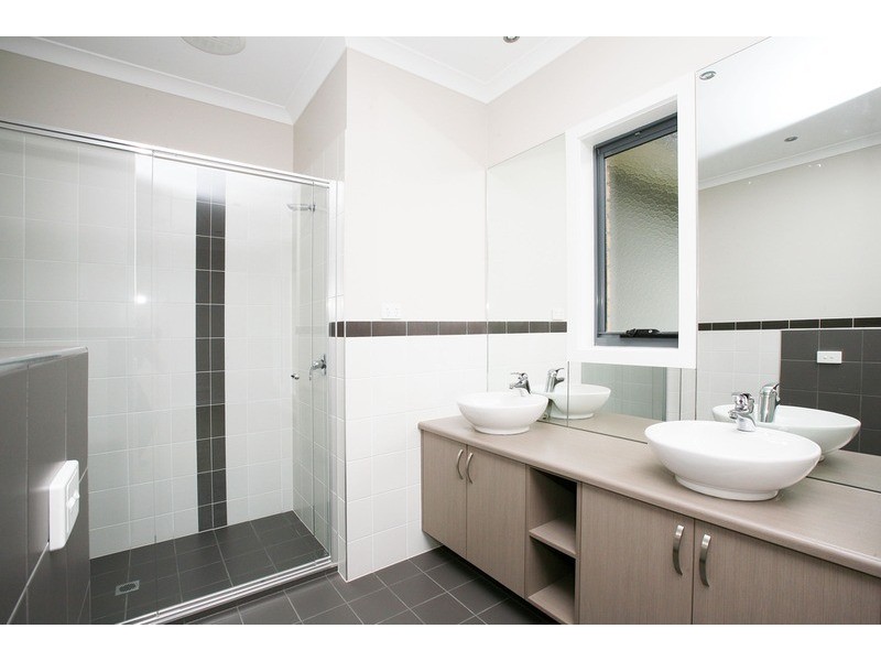 17 Kirribilli Boulevard, Taylors Hill VIC 3037