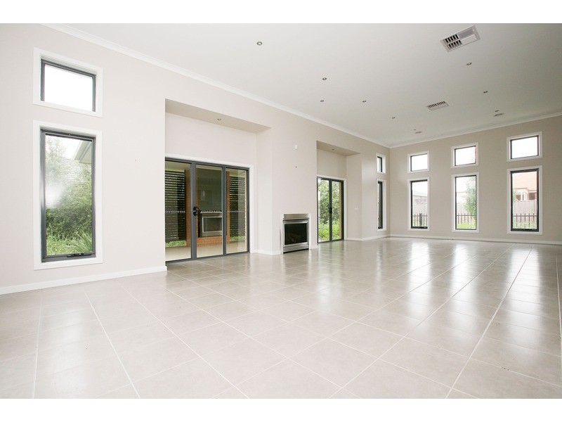 17 Kirribilli Boulevard, Taylors Hill VIC 3037