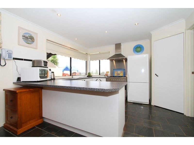 9 Hulme Court, Hillside VIC 3037