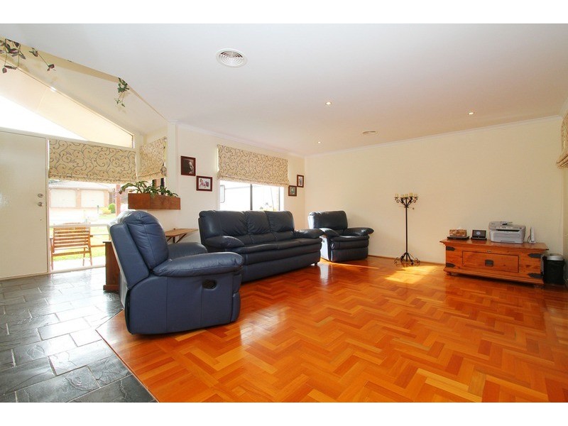 9 Hulme Court, Hillside VIC 3037