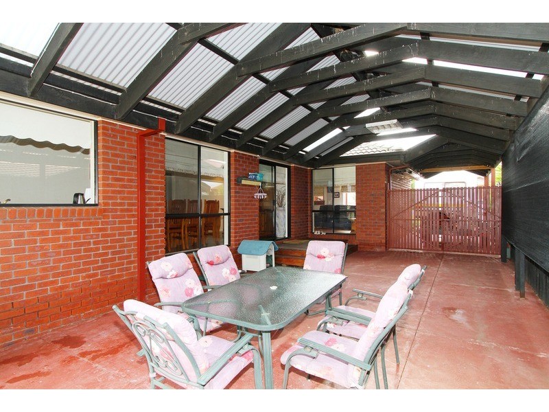 9 Hulme Court, Hillside VIC 3037