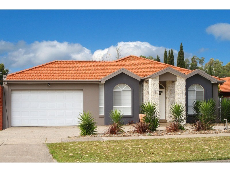 18 Tintaldra Drive, Taylors Lakes VIC 3038