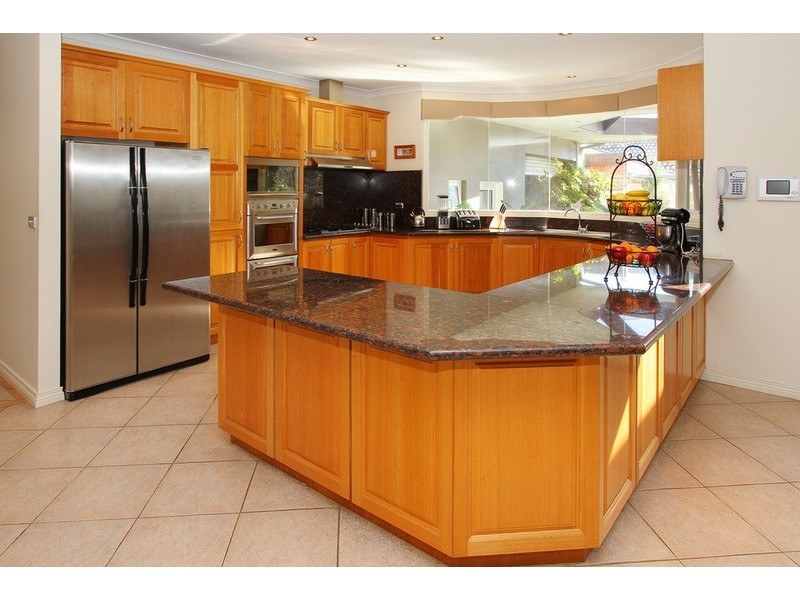 18 Tintaldra Drive, Taylors Lakes VIC 3038