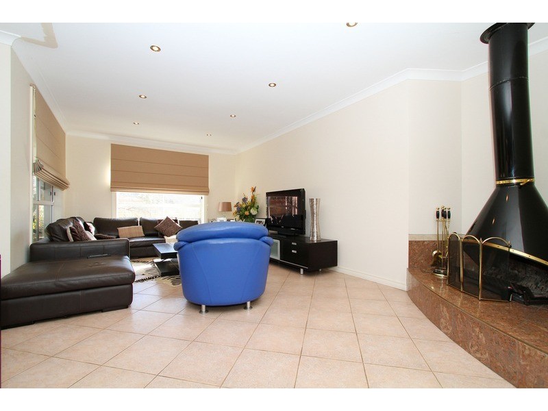 18 Tintaldra Drive, Taylors Lakes VIC 3038