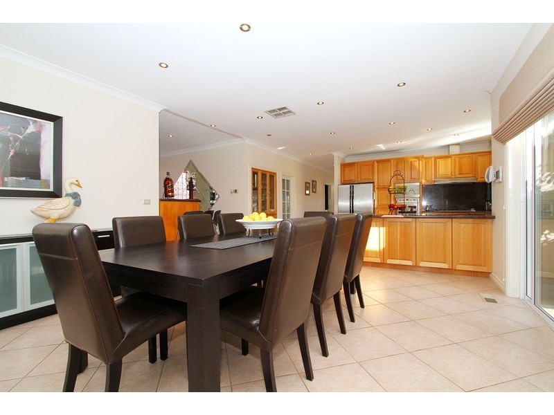 18 Tintaldra Drive, Taylors Lakes VIC 3038