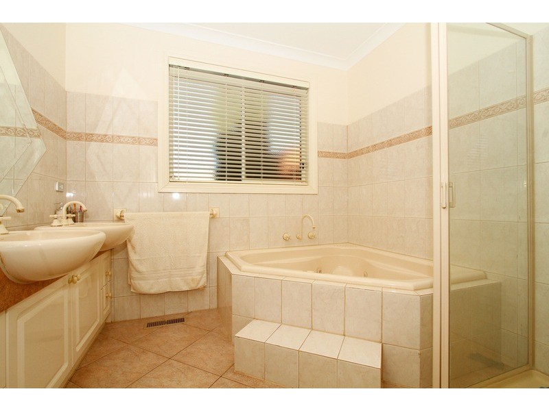 18 Tintaldra Drive, Taylors Lakes VIC 3038