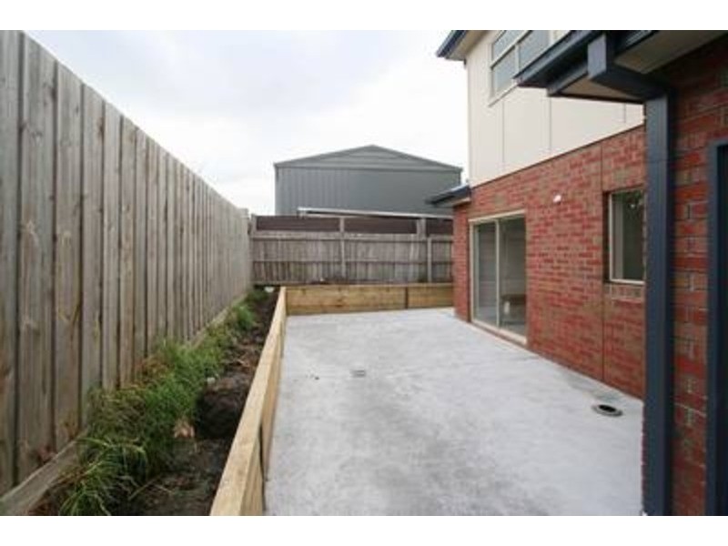 4/12 Buckingham Street, Sydenham VIC 3037