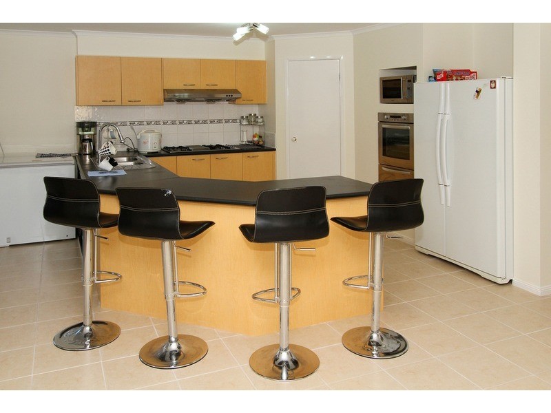 34 Pilgrim Drive, Hillside VIC 3037