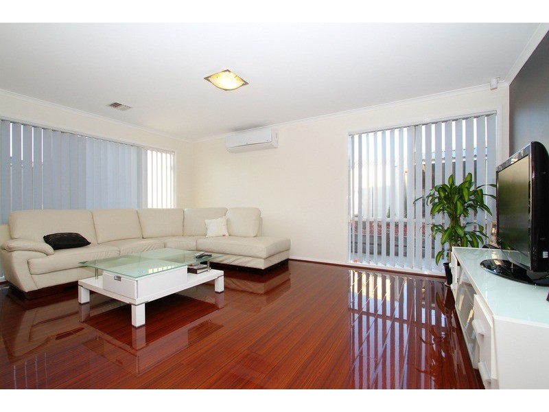 34 Pilgrim Drive, Hillside VIC 3037