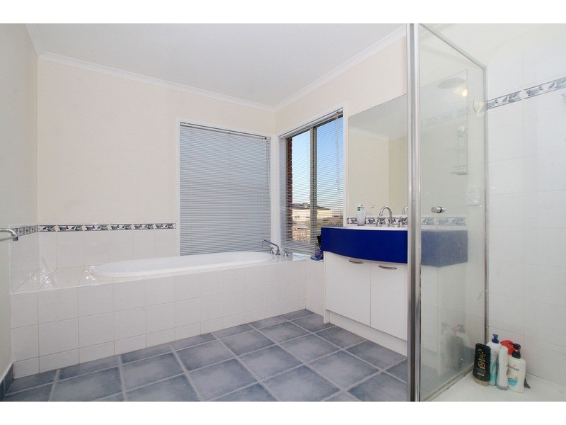 34 Pilgrim Drive, Hillside VIC 3037