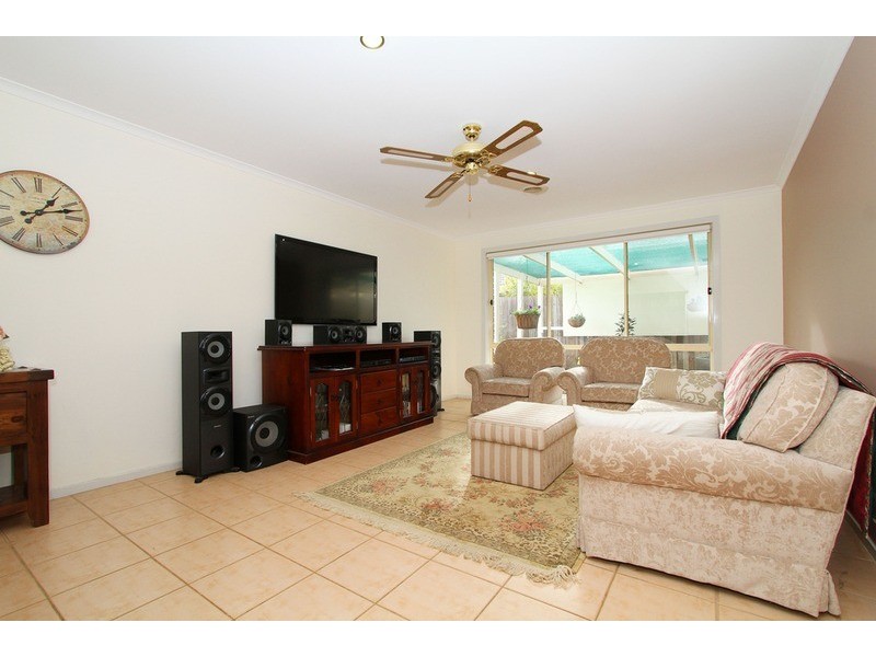 5 Sandalwood Avenue, Hillside VIC 3037