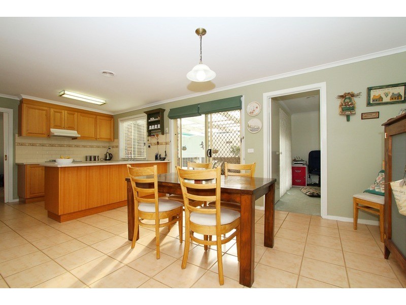 5 Sandalwood Avenue, Hillside VIC 3037