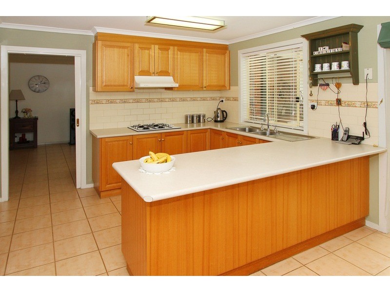 5 Sandalwood Avenue, Hillside VIC 3037