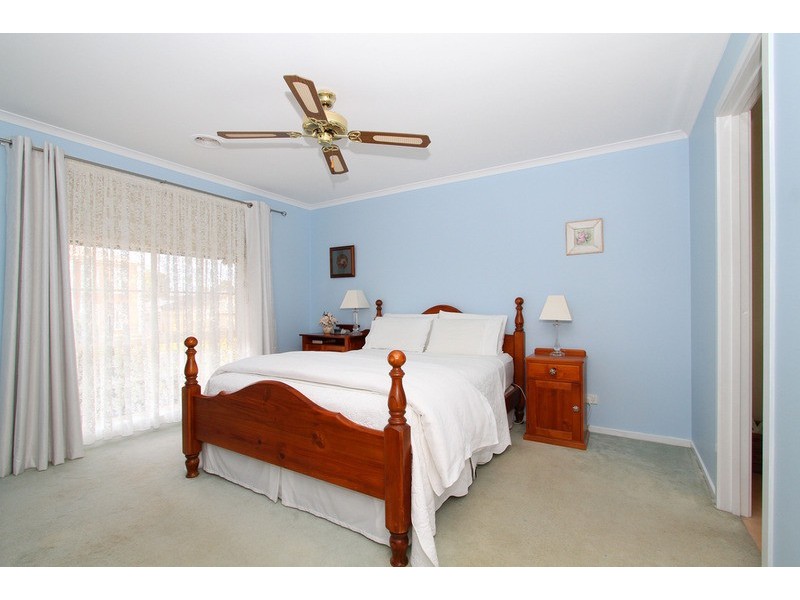 5 Sandalwood Avenue, Hillside VIC 3037