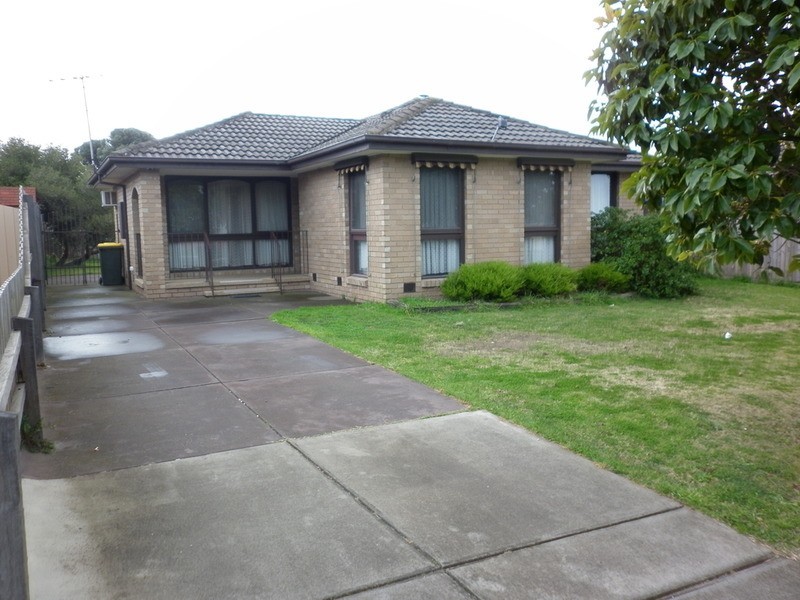 13 Stenson Road, Kealba VIC 3021