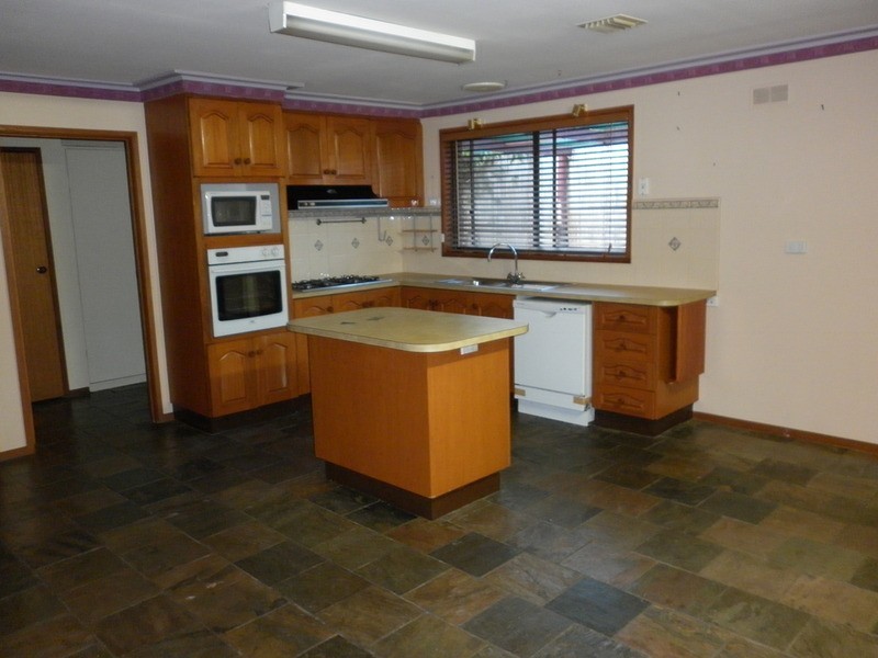 15 Carrington Drive, Sydenham VIC 3037