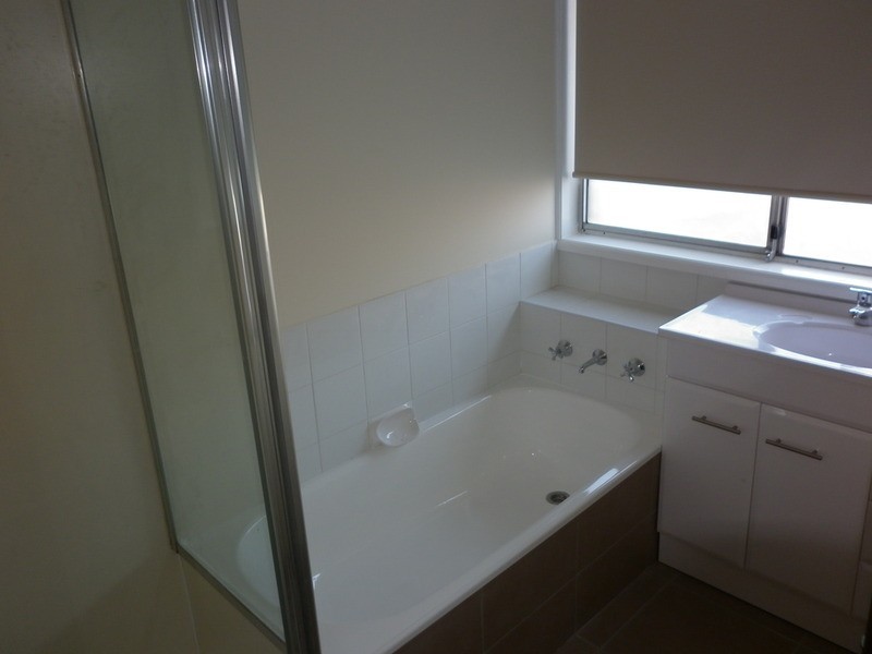 14  Leavesdon Avenue, Kealba VIC 3021