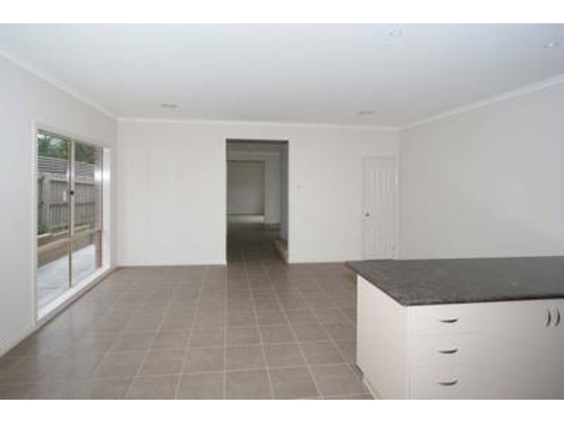 4/12 Buckingham Street, Sydenham VIC 3037