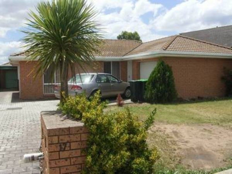 1/17 Yeates Drive, Delahey VIC 3037