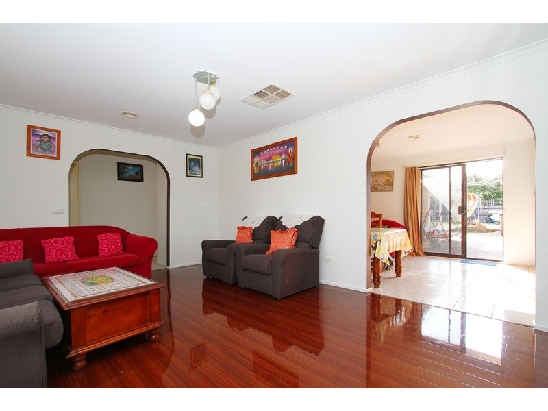 10 Kingfisher Court, Kings Park VIC 3021