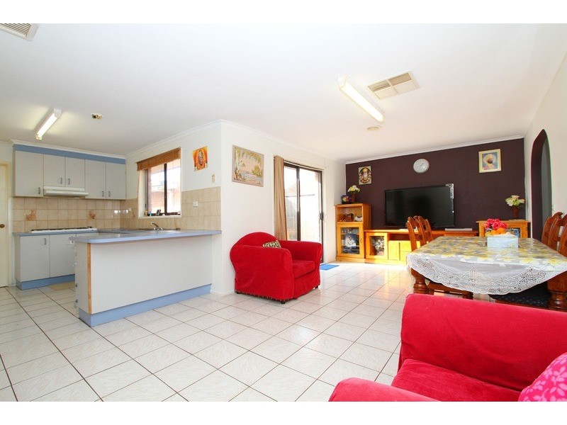 10 Kingfisher Court, Kings Park VIC 3021