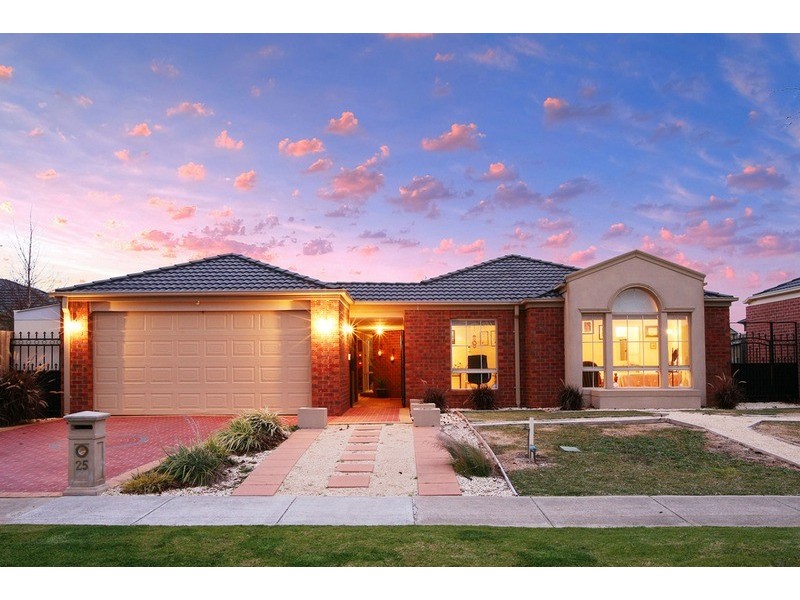 25 Taylors Hill Boulevard, Taylors Hill VIC 3037