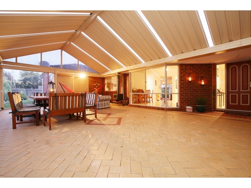 25 Taylors Hill Boulevard, Taylors Hill VIC 3037