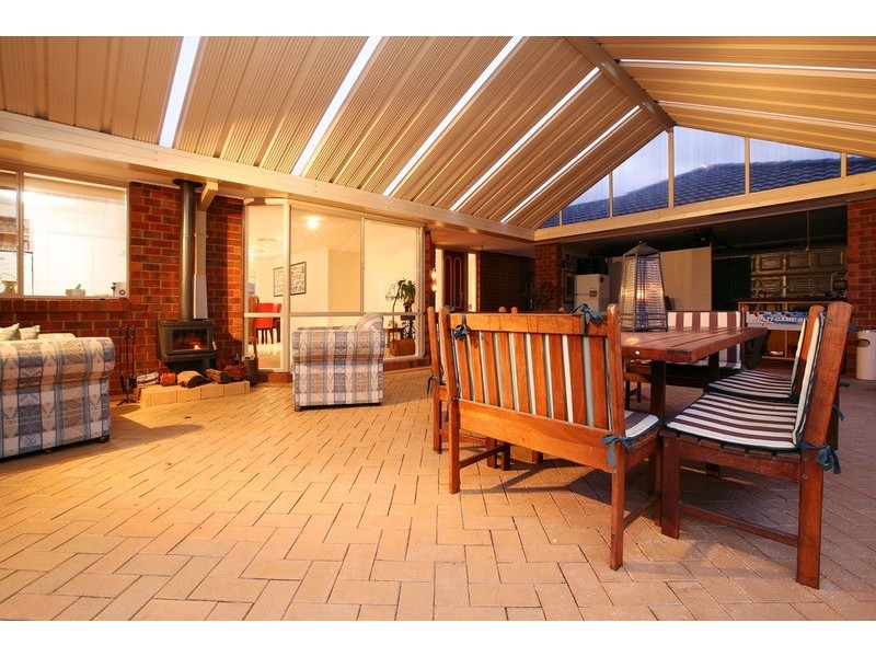 25 Taylors Hill Boulevard, Taylors Hill VIC 3037
