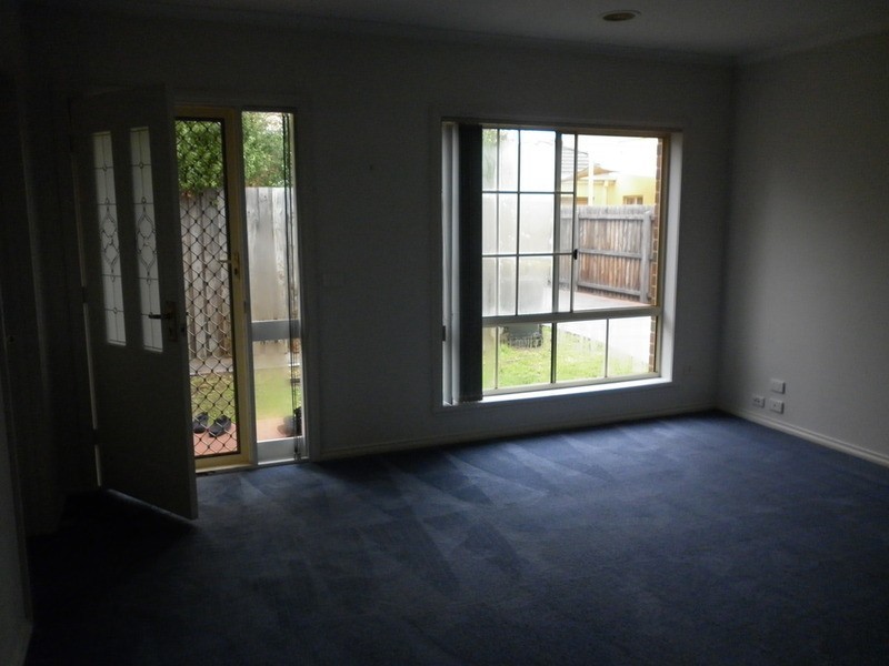 2/8 Santa Monica Drive, Taylors Lakes VIC 3038