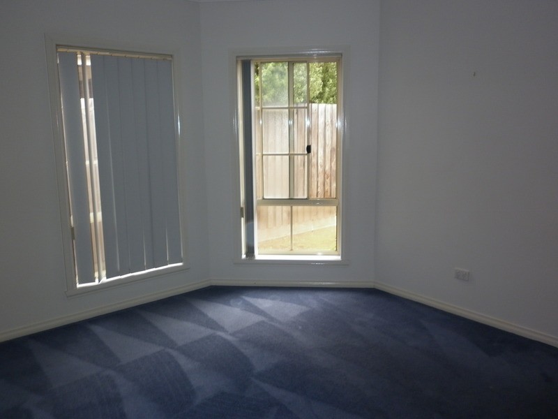 2/8 Santa Monica Drive, Taylors Lakes VIC 3038