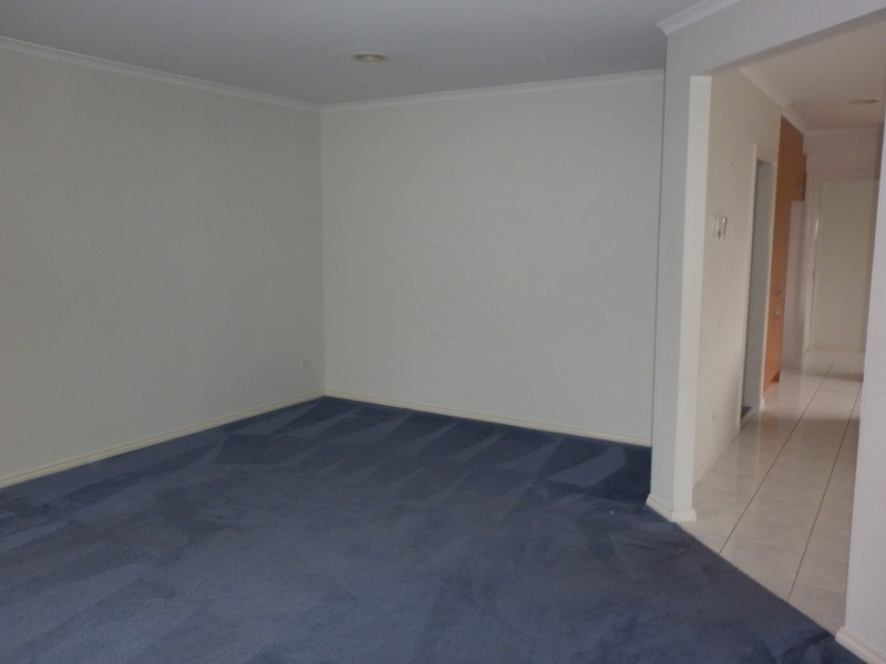 2/8 Santa Monica Drive, Taylors Lakes VIC 3038