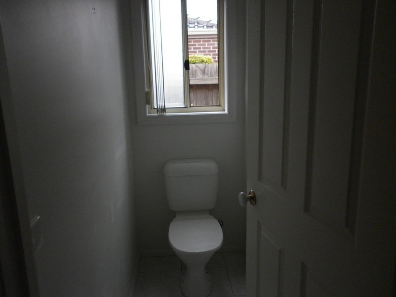 2/8 Santa Monica Drive, Taylors Lakes VIC 3038