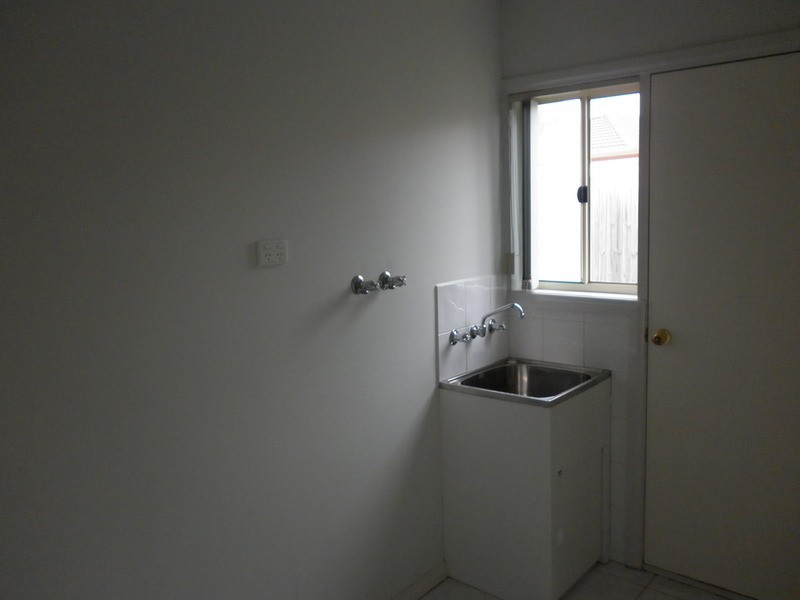 2/8 Santa Monica Drive, Taylors Lakes VIC 3038