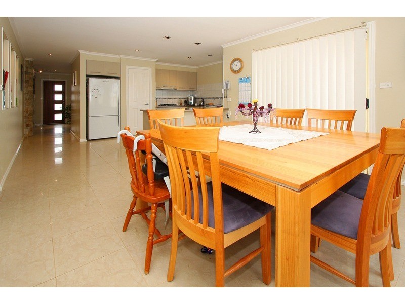 4 Melfin Drive, Hillside VIC 3037