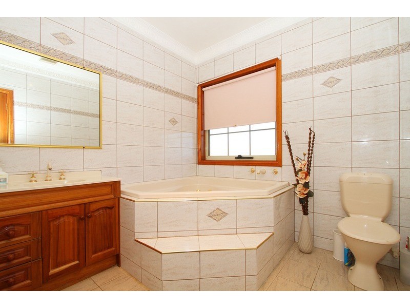 2 Profita Avenue, Sydenham VIC 3037