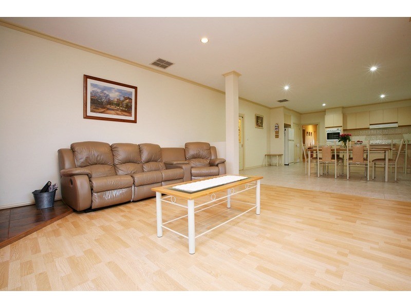 21 Bungarim Wynd, Sydenham VIC 3037