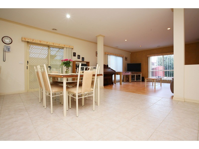 21 Bungarim Wynd, Sydenham VIC 3037