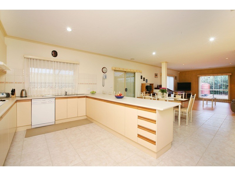 21 Bungarim Wynd, Sydenham VIC 3037